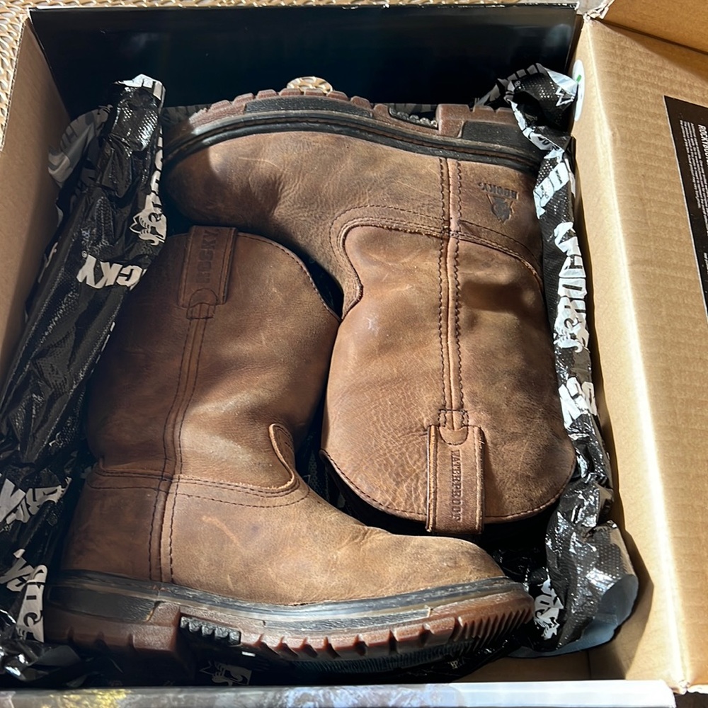 Kids boots size 13M Rocky Rugged